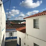 Loft-entre A E O Campo * Ναζαρέ