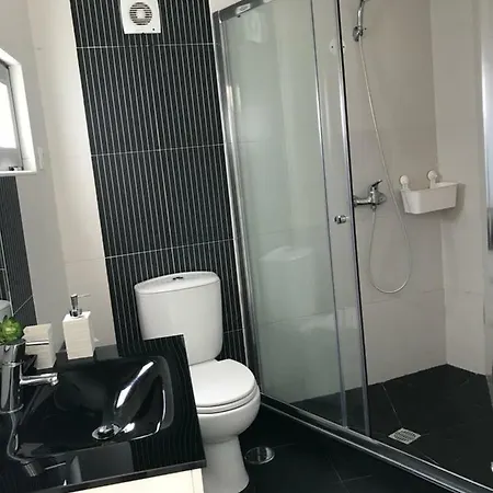 Loft-entre A E O Campo بيت للعطل نازاريه